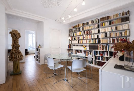 paris - A 79m² Parisian apartment with an interior design created by a stylist, nestled near the street Rue Daguerre in the city’s 14th arrondissement
