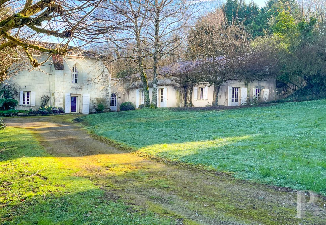 edifices religieux a vendre poitou charentes   - 1