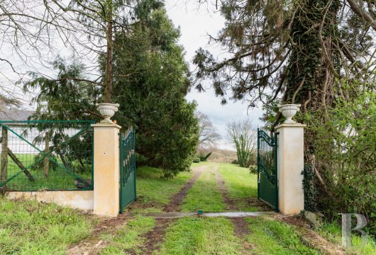 character properties France center val de loire   - 22