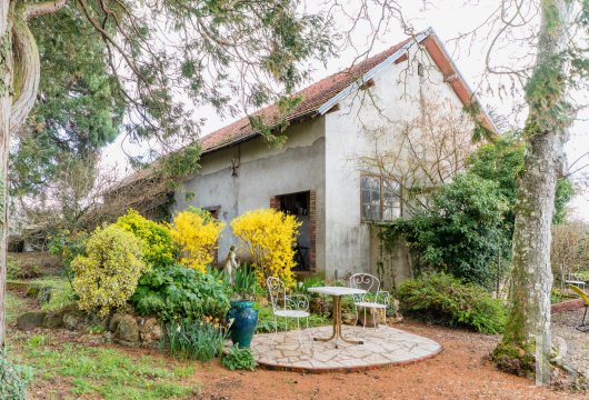 character properties France center val de loire   - 12