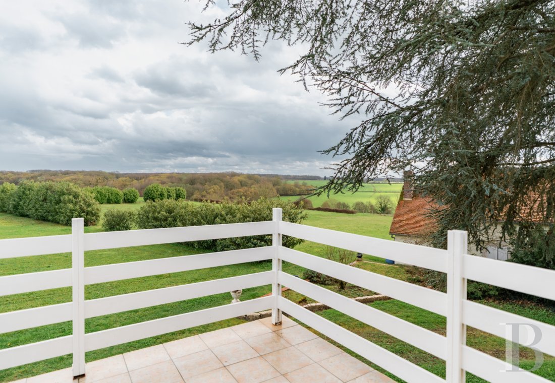 character properties France center val de loire   - 24