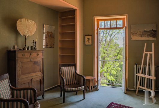 character properties France languedoc roussillon   - 13