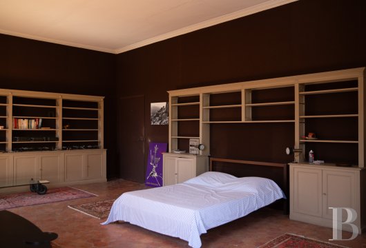 character properties France languedoc roussillon   - 15