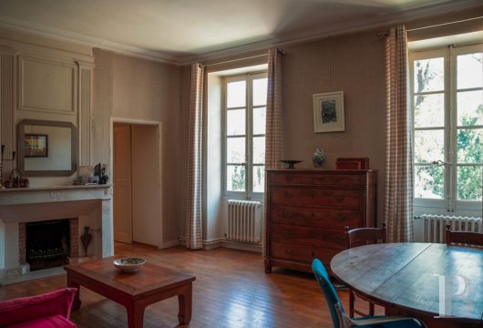 character properties France languedoc roussillon   - 7