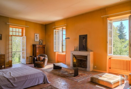 character properties France languedoc roussillon   - 9