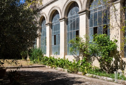 character properties France languedoc roussillon   - 18