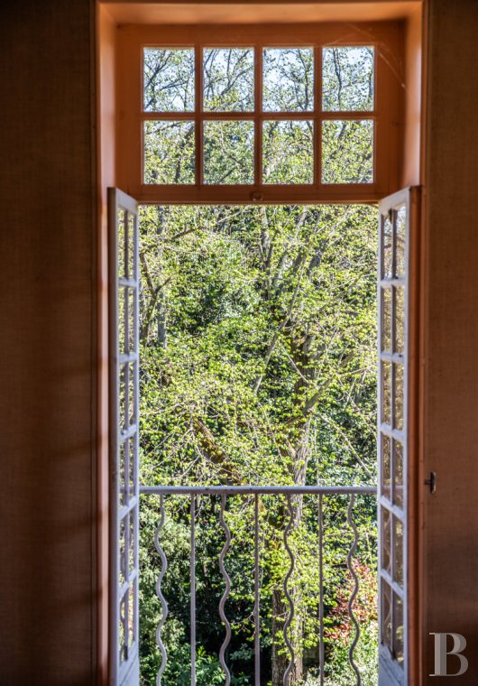 character properties France languedoc roussillon   - 14