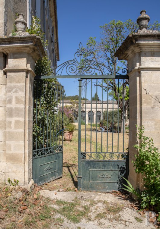 character properties France languedoc roussillon   - 19