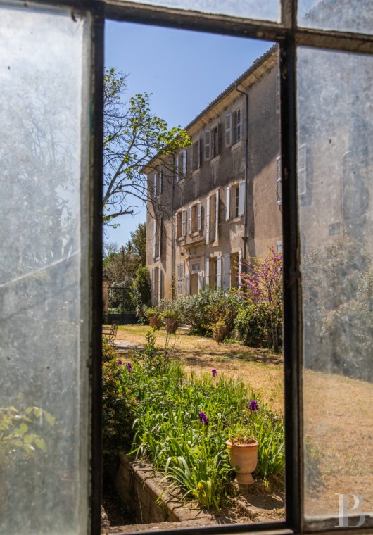 character properties France languedoc roussillon   - 3