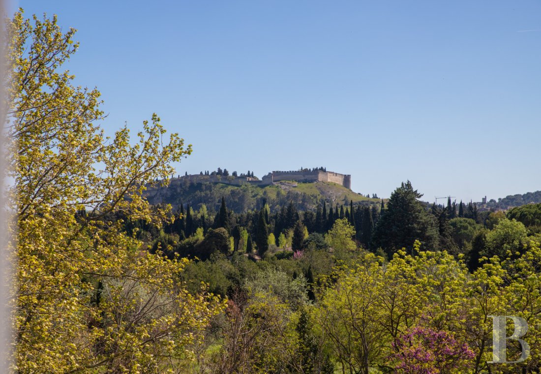 character properties France languedoc roussillon   - 21