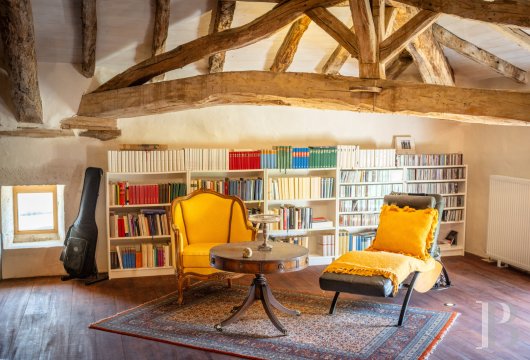 character properties France midi pyrenees   - 16