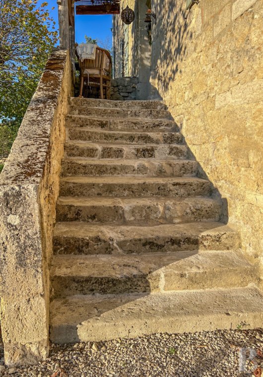 character properties France midi pyrenees   - 12