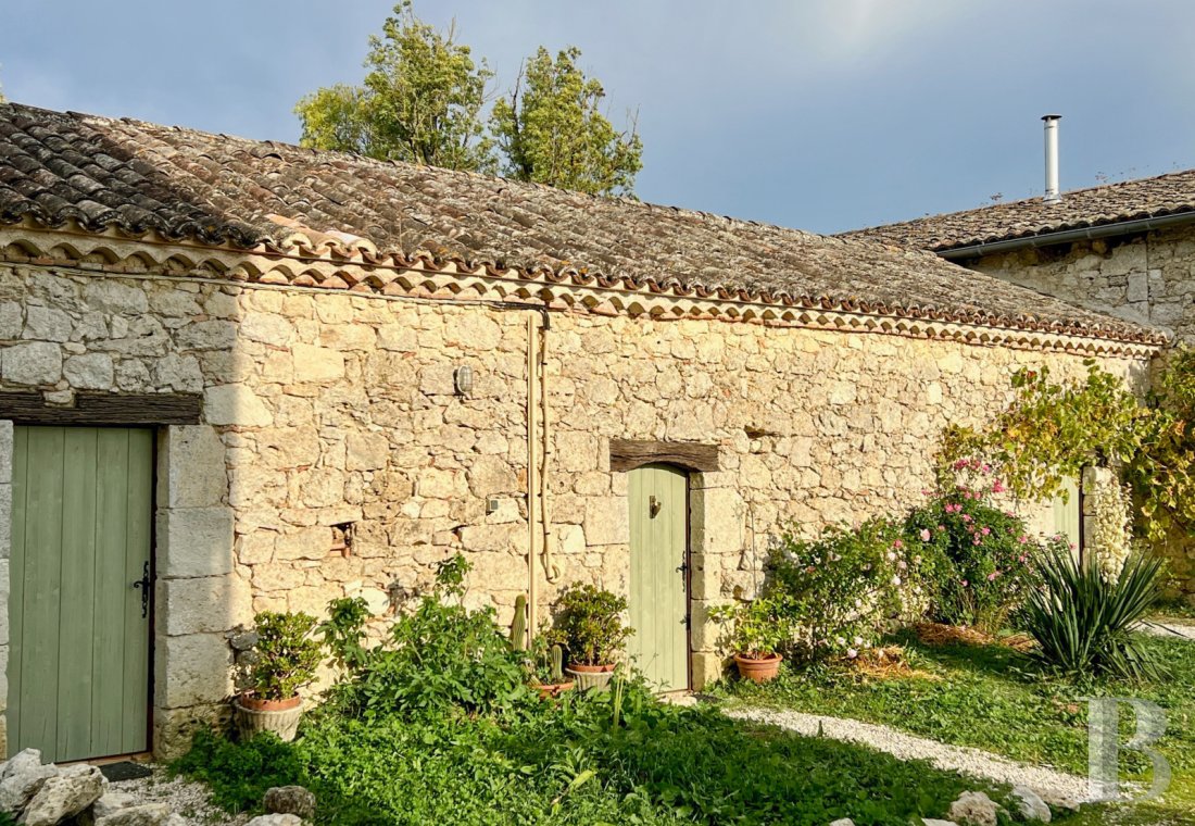 character properties France midi pyrenees   - 16