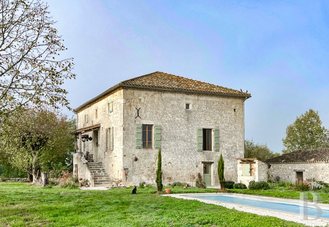 character properties France midi pyrenees   - 1