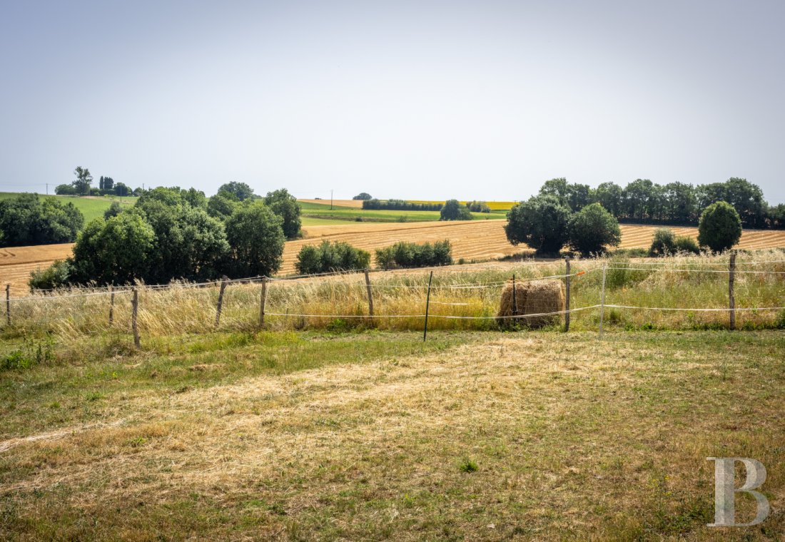 character properties France midi pyrenees   - 27