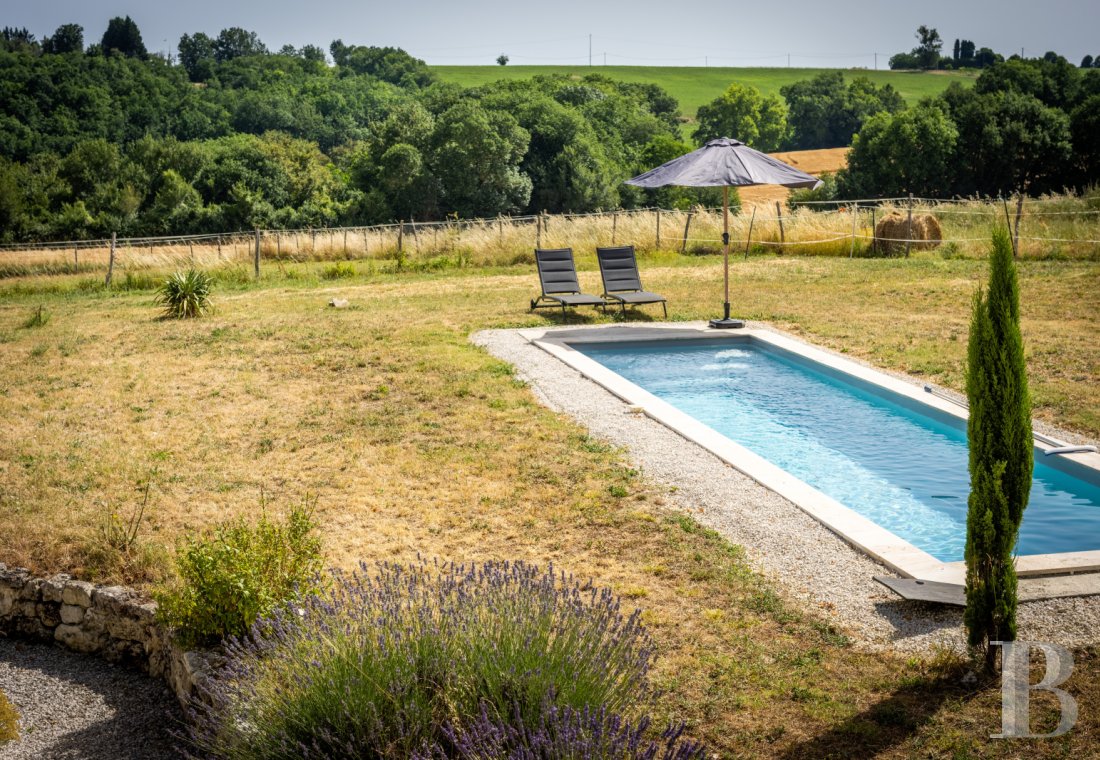character properties France midi pyrenees   - 26