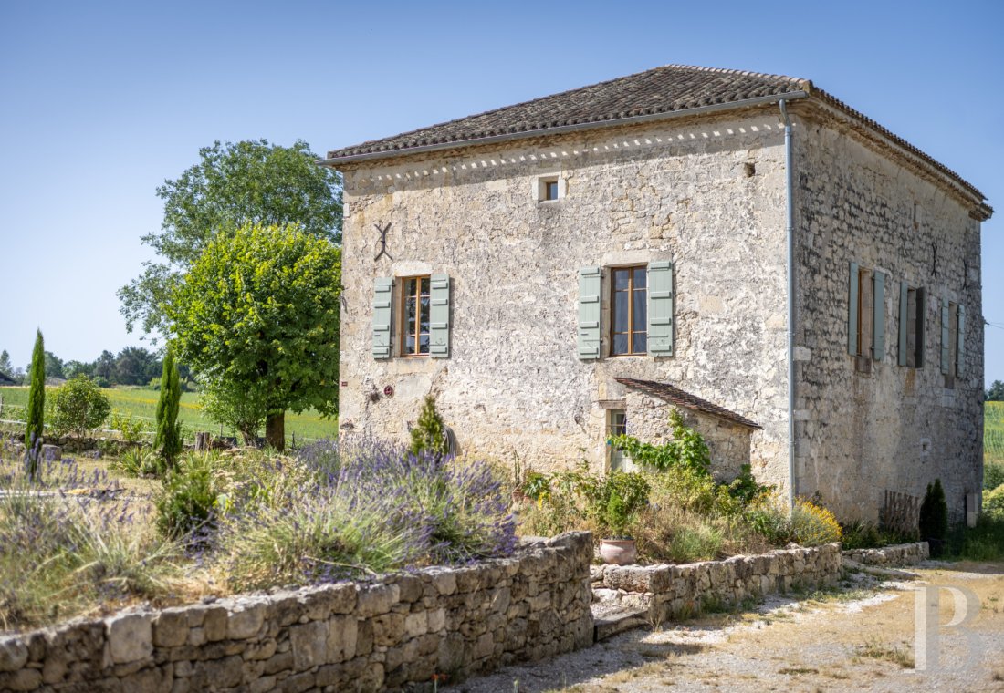 character properties France midi pyrenees   - 7