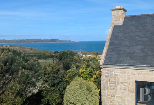 brittany - Sur la côte d’Émeraude, proche du centre et des plages,  une villa contemporaine avec vue mer et près de 3000 m² de terrain