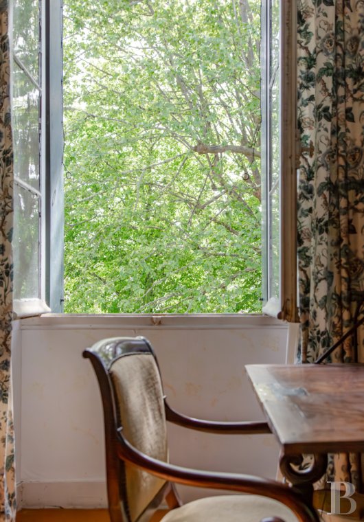 character properties France aquitaine   - 12