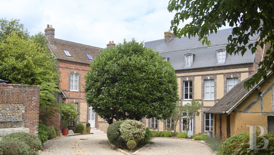 Dans l’Eure, à Conchon-en-Ouche, un ancien relais de poste transformé en villégiatures de charme - photo  n°1