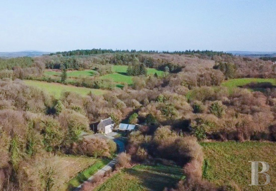 Farms for sale - brittany - A former farmhouse with outbuildings in more than 17 hectares, near to Guerlesquin, in the countryside around Trégor