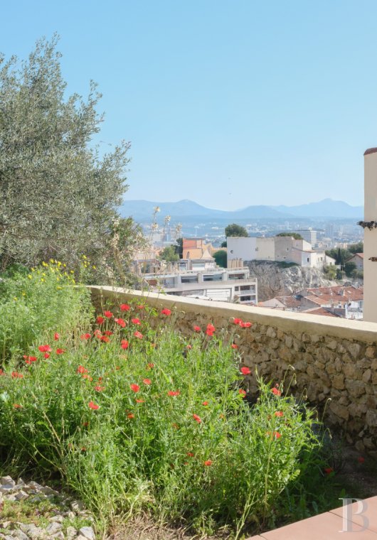 character properties France provence cote dazur   - 13