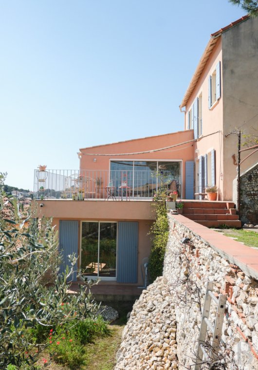 character properties France provence cote dazur   - 2