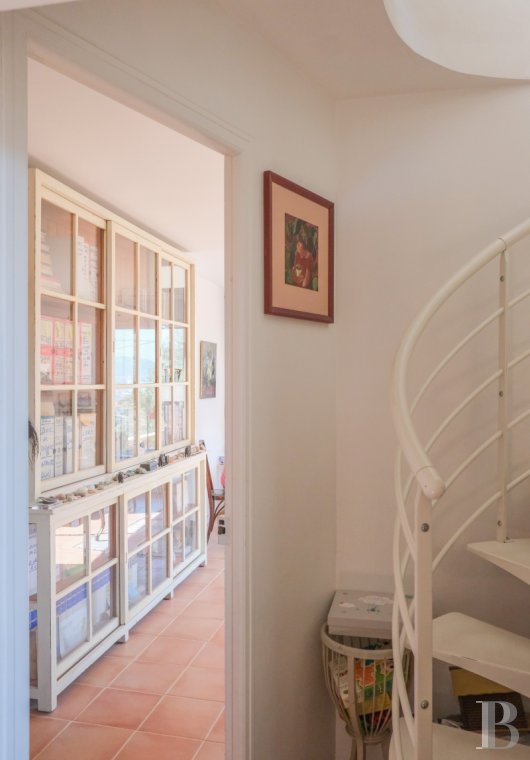 character properties France provence cote dazur   - 9