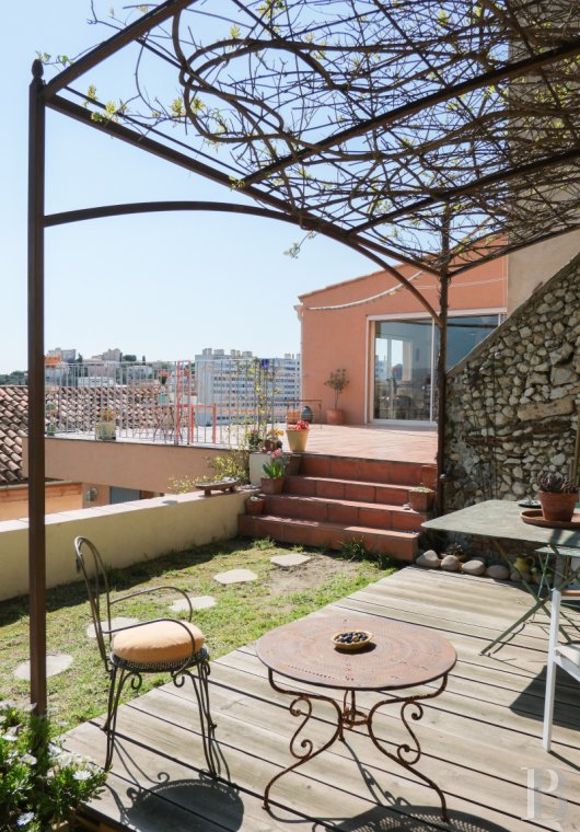 character properties France provence cote dazur   - 15