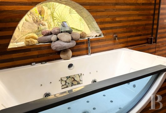 character properties France provence cote dazur   - 11