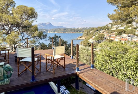 provence-cote-dazur - Au Pradet, à 5 min à pied de la plage, avec vue sur la mer et la montagne,  maison des années 1950 réaménagée comme un bateau, avec terrasses et jardin