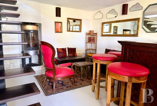 character properties France provence cote dazur   - 5