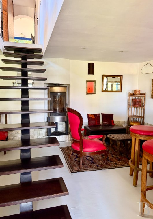 character properties France provence cote dazur   - 7