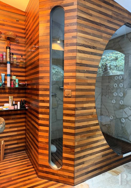 character properties France provence cote dazur   - 13