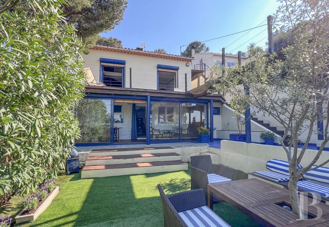 character properties France provence cote dazur   - 2