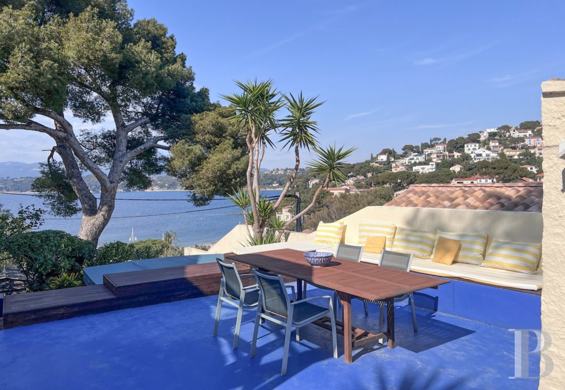 character properties France provence cote dazur   - 16