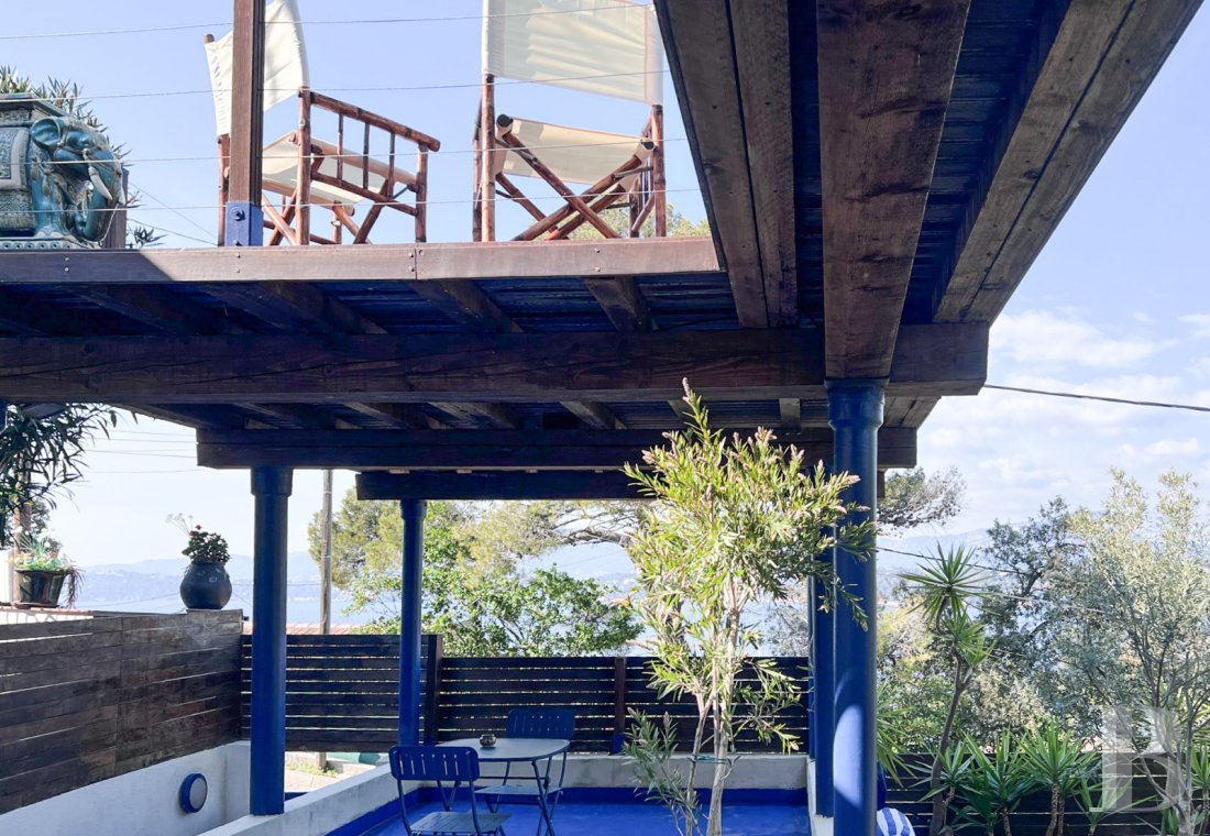 character properties France provence cote dazur   - 15