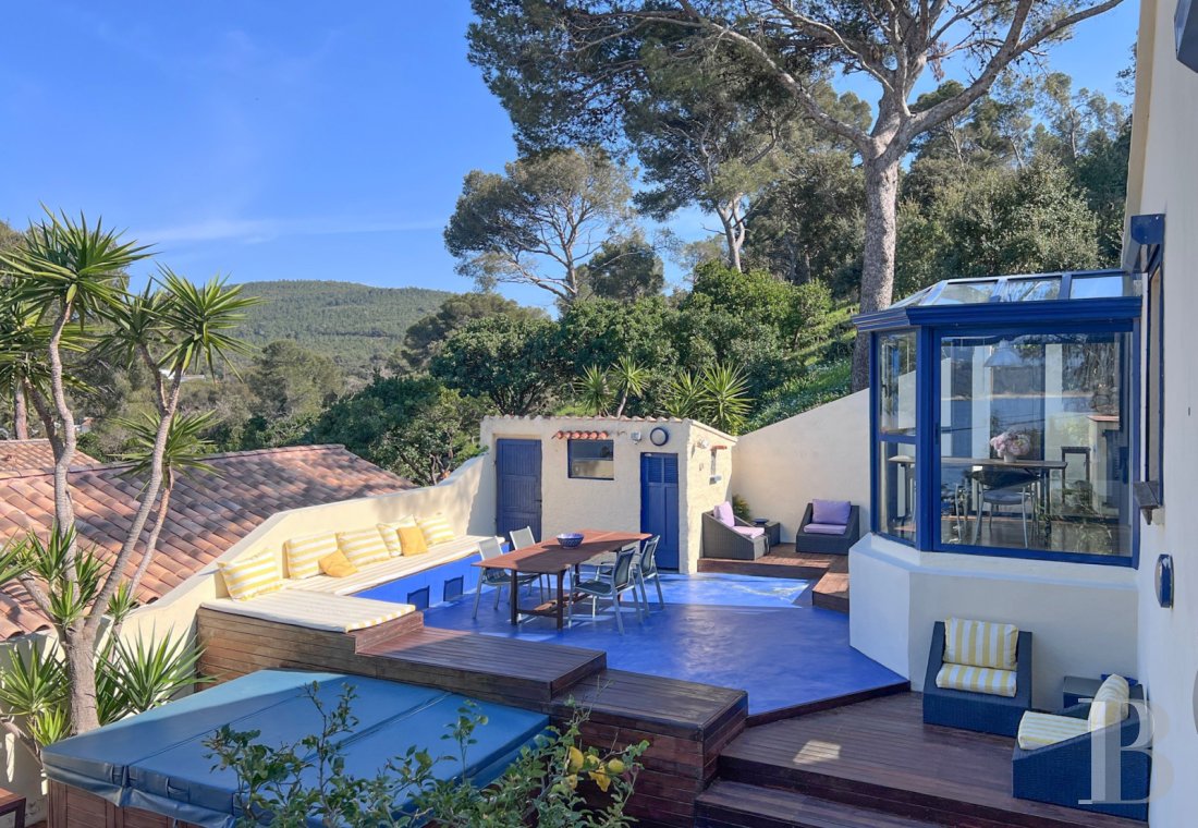 character properties France provence cote dazur   - 14