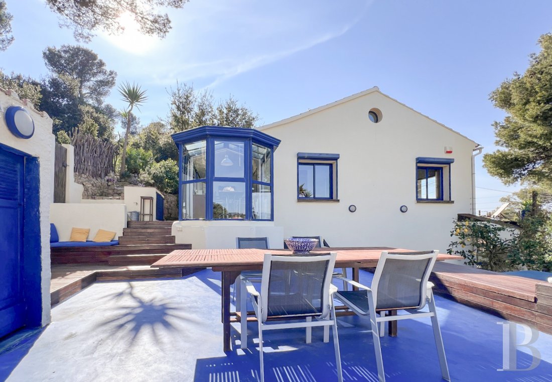 character properties France provence cote dazur   - 3