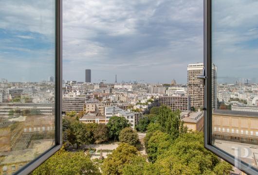 paris - Quartier Croulebarbe, au 14e étage de la tour Albert, l’appartement familial d’Helena et Ubald Klug, à hauteur d’horizon parisien