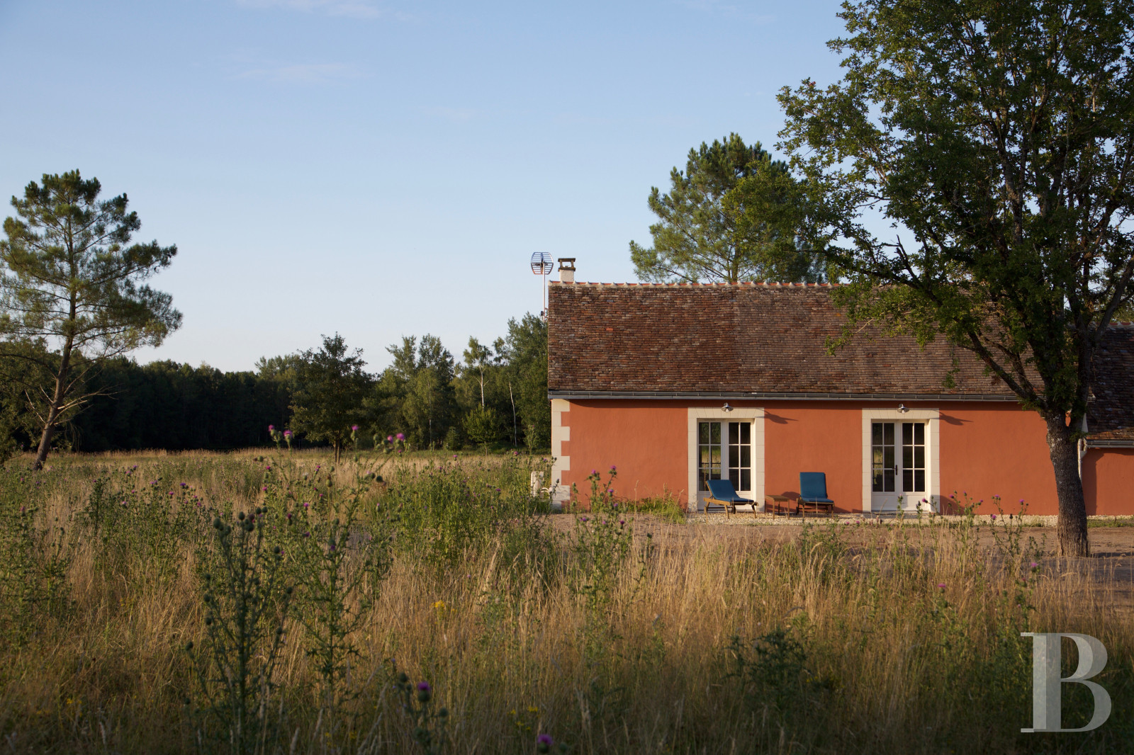 A country house rental for a year with access to the services and facilities of a large estate, an hour’s train ride from Paris in Touraine  - photo  n°1