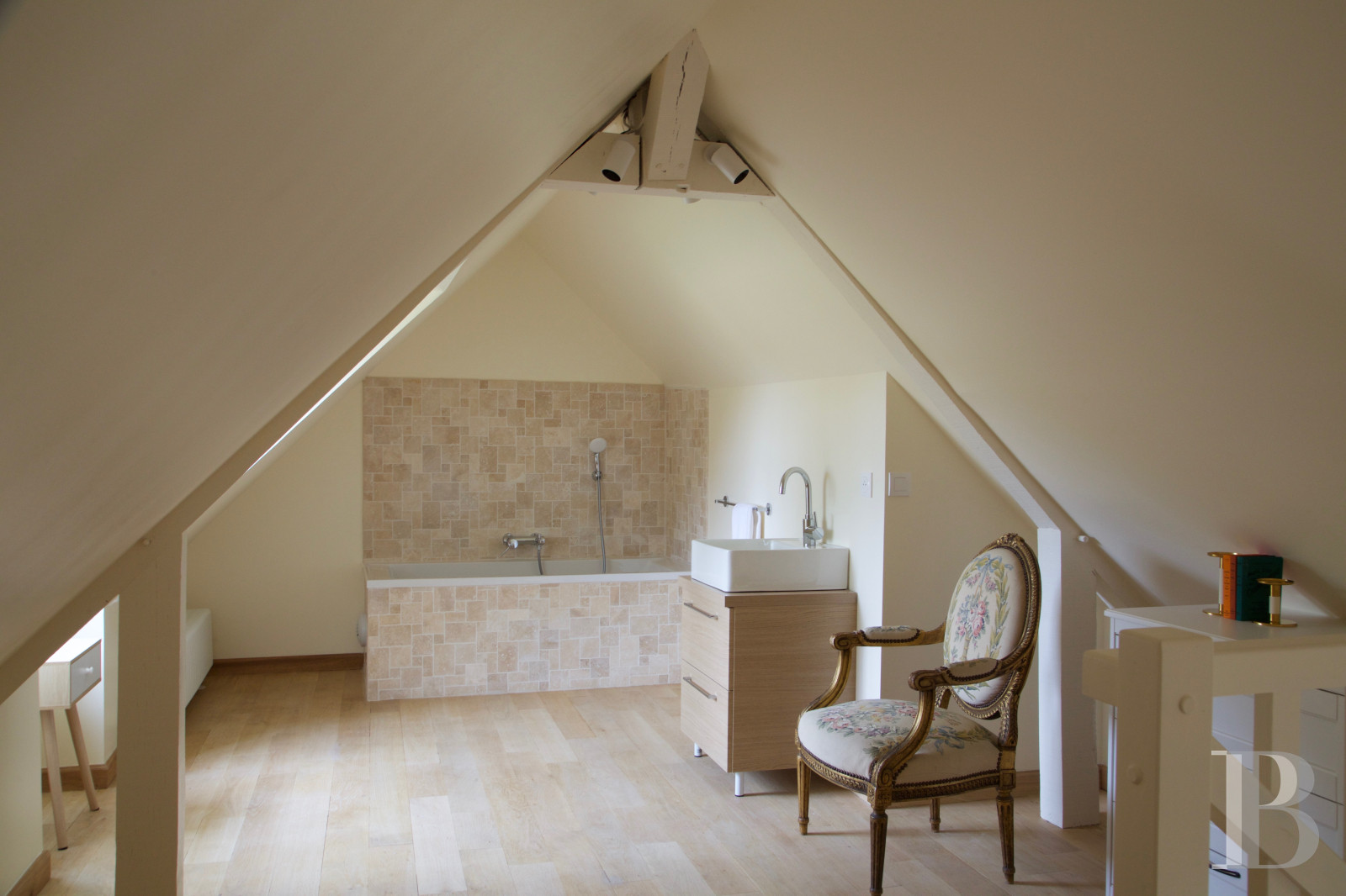 A country house rental for a year with access to the services and facilities of a large estate, an hour’s train ride from Paris in Touraine  - photo  n°13