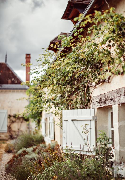 A country house rental for a year with access to the services and facilities of a large estate, an hour’s train ride from Paris in Touraine  - photo  n°2