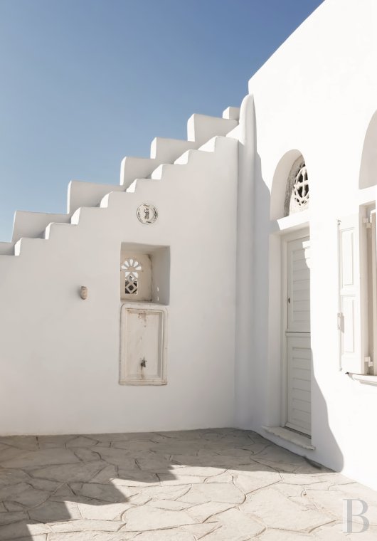À Tinos, dans les Cyclades, une maison du 17e siècle tout de blanc vêtue - photo  n°3