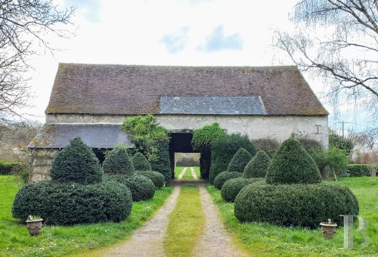 character properties France center val de loire   - 12