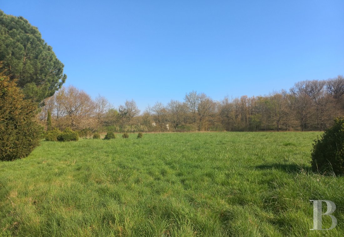 character properties France center val de loire   - 13