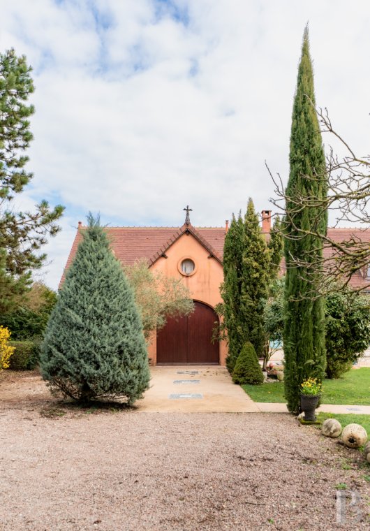 corps de ferme &agrave; vendre - bourgogne - Dans le Nivernais, à 2 h de Paris, un corps de ferme constitué de deux logis d'habitation,  dépendance et vestiges d'un ancien moulin du 16e s. 