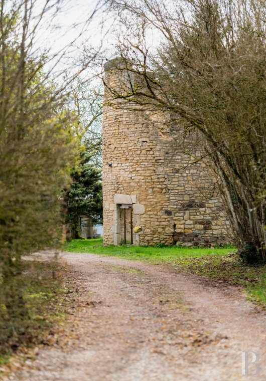 vieilles maisons francaises bourgogne   - 17
