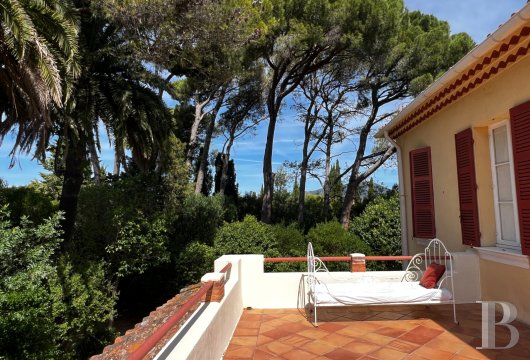 character properties France provence cote dazur   - 16