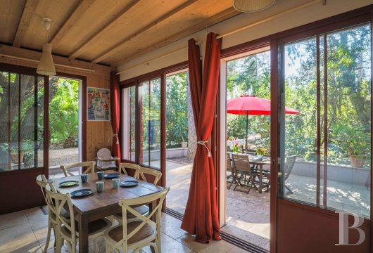 character properties France provence cote dazur   - 19